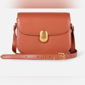 Elegant Tan Leather Crossbody Bag